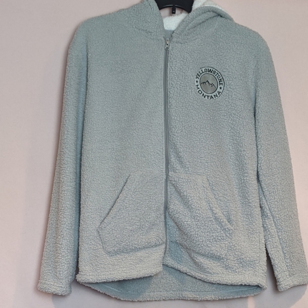 Outdoor Apparel Yellowstone Montana Patch Light Gray Fluffy Full Zip Jacket L